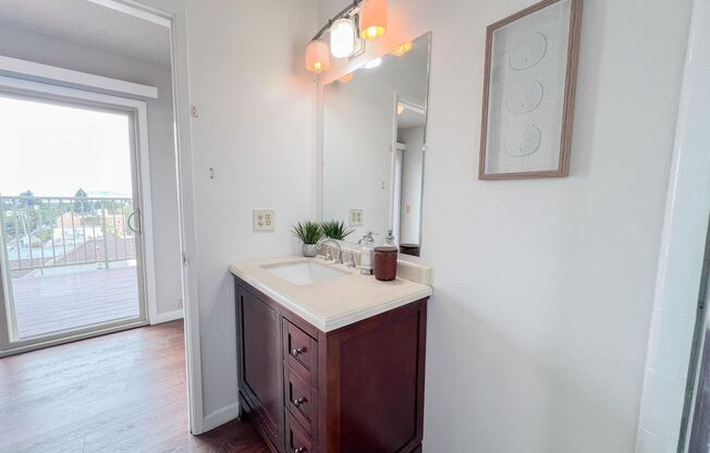 2 beds, 2 baths, $4,300, Unit #F