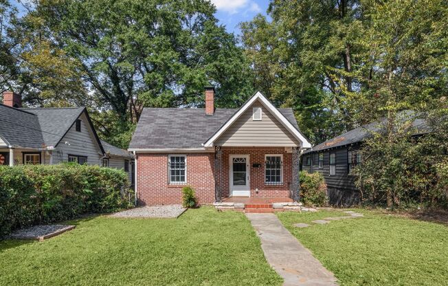 1005 Westmoor $1750 Upstairs Duplex Unit with 4 bedrooms and 2 baths.