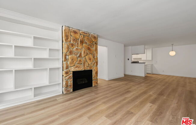 16169 SUNSET BLVD