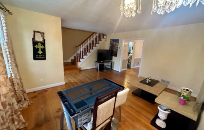 309 STRATFORD RD