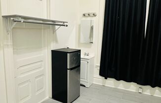 Studio, 1 bath, $825, Unit 16