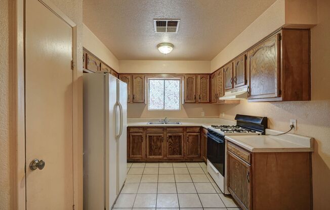 2 beds, 1 bath, $1,300