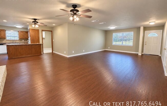 1005 LIVINGSTON DR