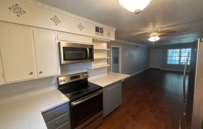 Cozy 2 bedroom 2 bath corner unit