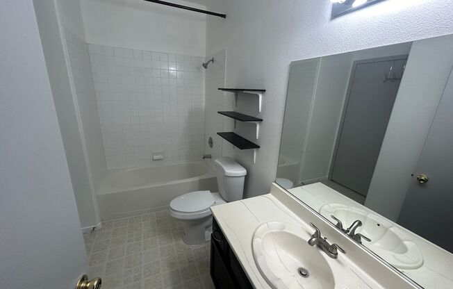 2 beds, 2 baths, $1,395, Unit 1101
