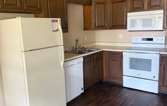 1 bed, 1 bath, 700 sqft, $790, Unit 0033