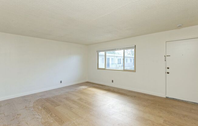 2 beds, 1 bath, 800 sqft, $2,450, Unit 10