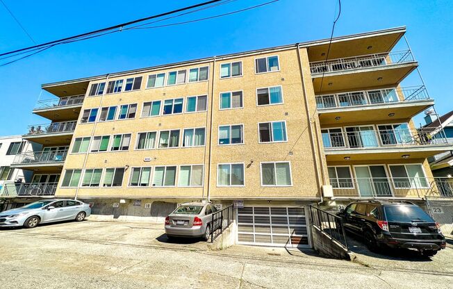 3 beds, 2 baths, 1,390 sqft, $3,095, Unit 401
