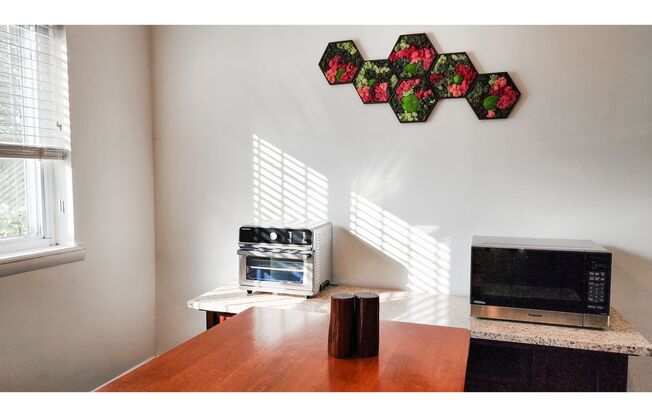 Modern 3BR/2.0BA Townhouse with Private Backyard in SE DC