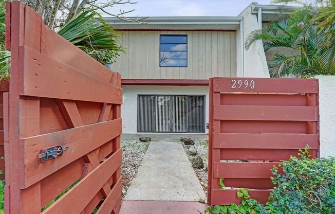 Great Townhome in Hollywood