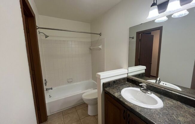 2 beds, 1 bath, 965 sqft, $1,695, Unit 7717CE