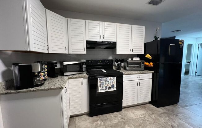 *Coming Soon * 3/2/1 Conveniently Located In  Port St Lucie