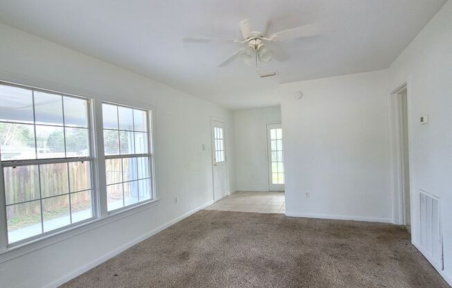 5503 Essex Rd Pensacola, FL 32506 MOVE IN SPECIAL!! $250 off 1st Months Rent!!!