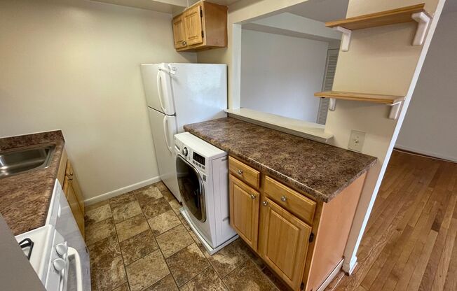 2 beds, 1 bath, 800 sqft, $1,475, Unit 2715A-1A