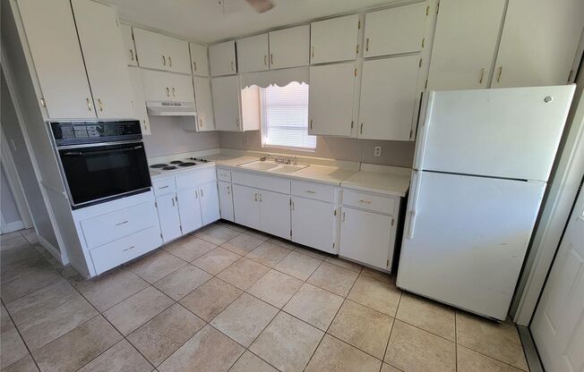 Charming 1/1 Duplex in St. Cloud – No HOA & Prime Location!