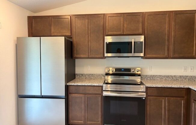 BRAND NEW Beautiful 4-bedroom, 3-bathroom Duplex in Double LL section of Palm Coast