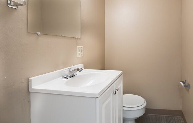 half bath in 2 7 3-bedroom apartments St. Louis