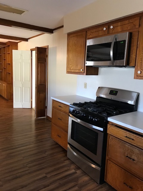 3 beds, 2 baths, $2,100