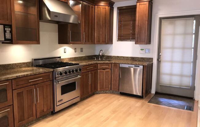 Cozy Rustic 2br/1.5ba Canton Townhome w/ Rooftop Deck!
