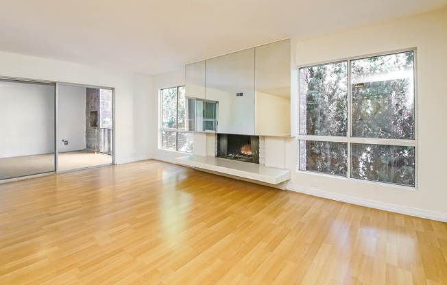 4807 WOODLEY AVE