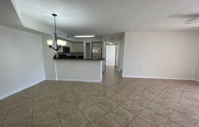 ANNUAL RENTAL - 1ST FLOOR 3 BED / 2 BATH CONDO ENCLAVE AT NAPLES!