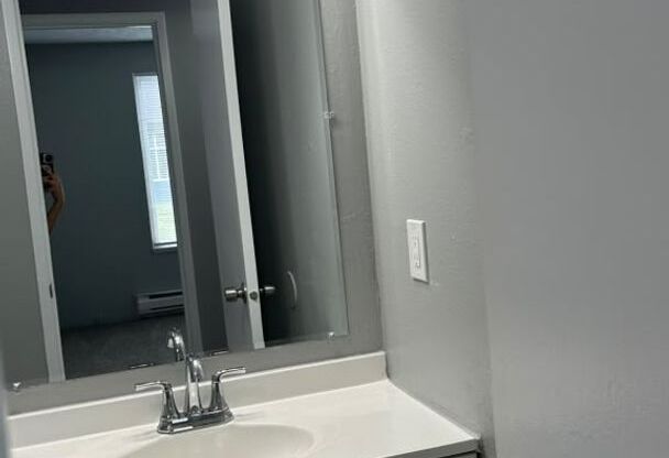 3 beds, 1 bath, 945 sqft, $1,600, Unit 1326 L1
