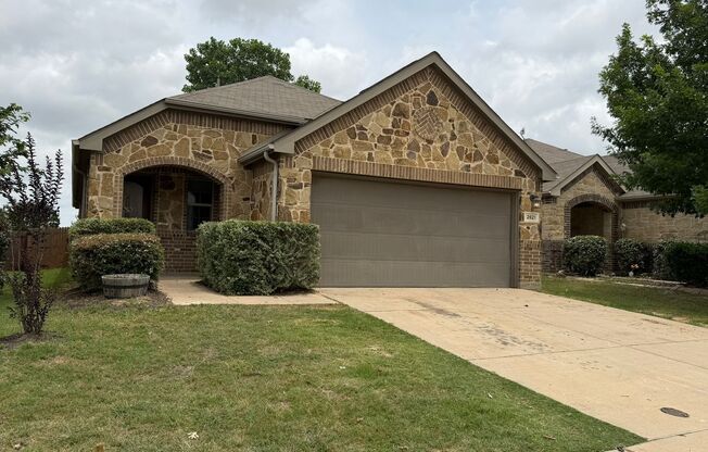 Highly sought-after 4 BED & 2 BATH in North Fort Worth
