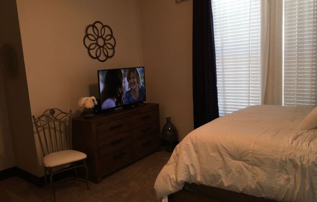 2 beds, 2 baths, 1,048 sqft, $1,650, Unit 4501-101