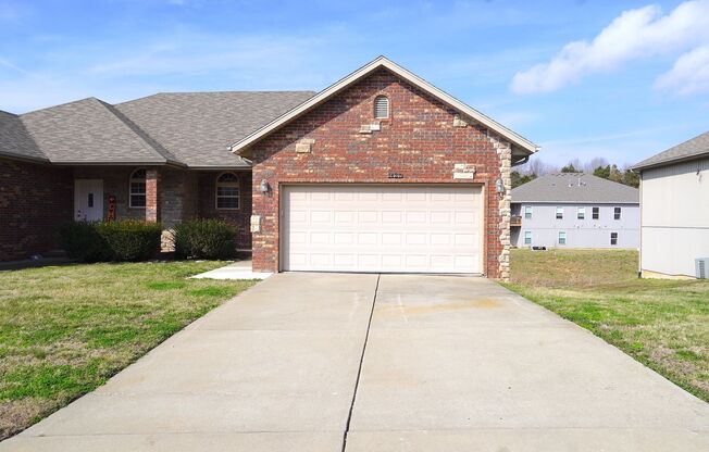 Gorgeous 3 Bedroom, 3 Full Bath Townhome in Ozark