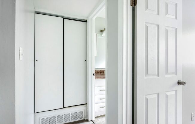 2 beds, 1 bath, 685 sqft, $1,075