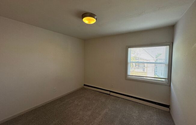 2 beds, 1 bath, $1,395, Unit 322