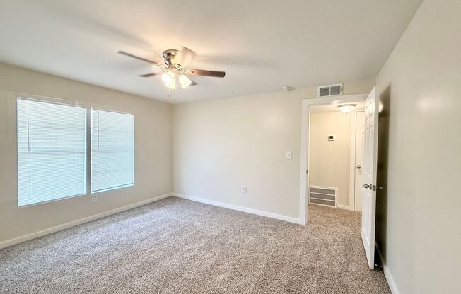2 beds, 1 bath, $875, Unit SC535