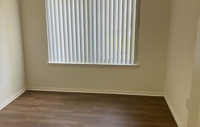 2 beds, 1 bath, 931 sqft, $1,575, Unit 00 - E- 2