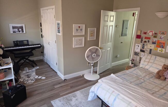 2 beds, 2 baths, $4,400, Unit 7