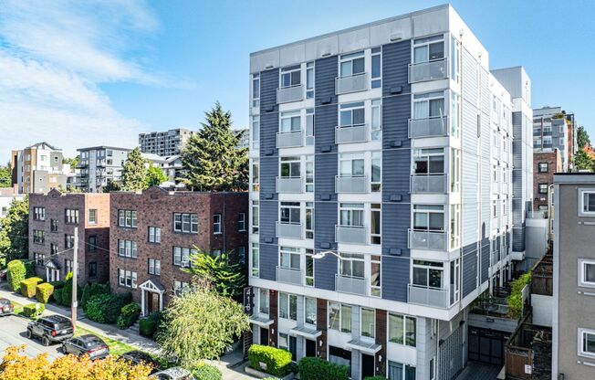 1 bed, 1 bath, 470 sqft, $1,695, Unit 702