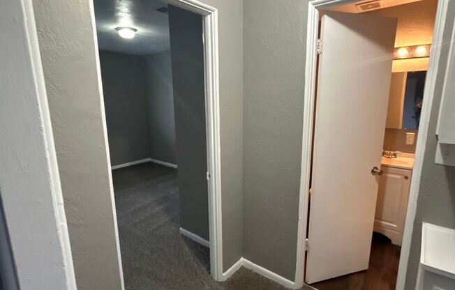 2 beds, 1 bath, 750 sqft, $1,170, Unit B12 1045 17