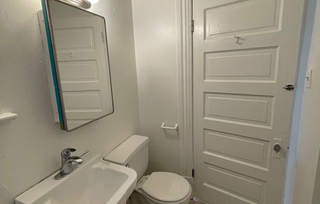 2 beds, 1 bath, $3,000, Unit 391 7th Ave