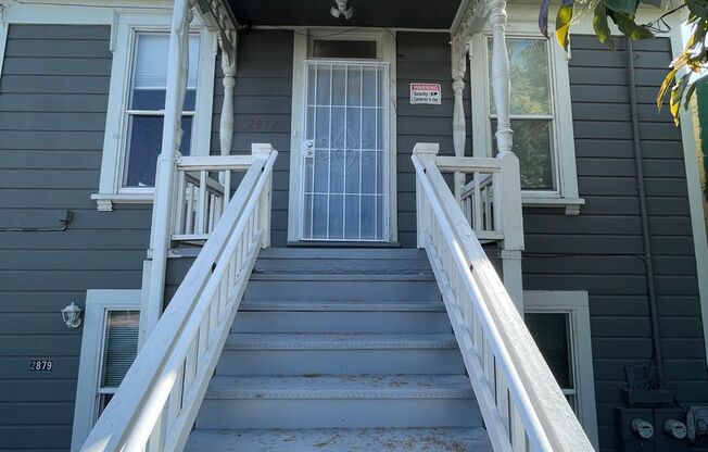 2877-2879 E 7th St
