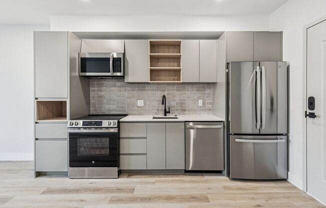 2 beds, 1 bath, 840 sqft, $2,800, Unit 411