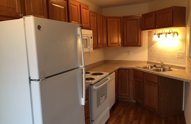 2 beds, 1 bath, 840 sqft, $1,225