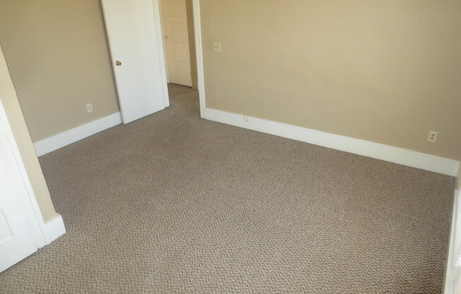 1 bed, 1 bath, 800 sqft, $895, Unit 922