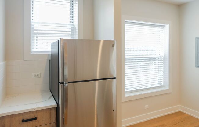 1 bed, 1 bath, 645 sqft, $2,150, Unit 3529.5-1E