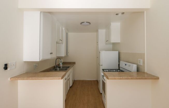 1 bed, 1 bath, $2,195, Unit 10