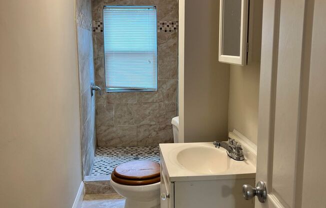 Spacious 3BR 1BA Baltimore rowhome!