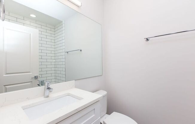 2 beds, 2 baths, $2,195, Unit 1010-3F (302)