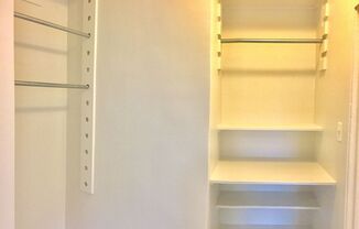 Studio, 1 bath, 233 sqft, $1,190, Unit 302
