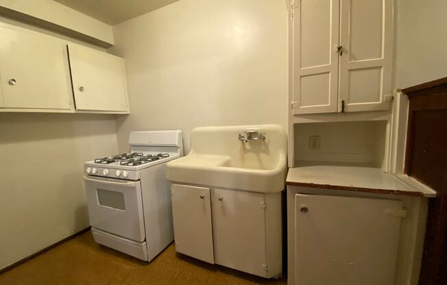 Studio, 1 bath, 400 sqft, $845, Unit 114