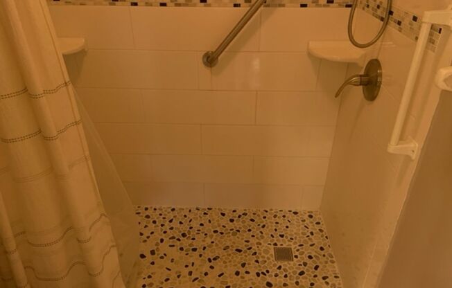 3 beds, 2 baths, $1,850, Unit Unit A