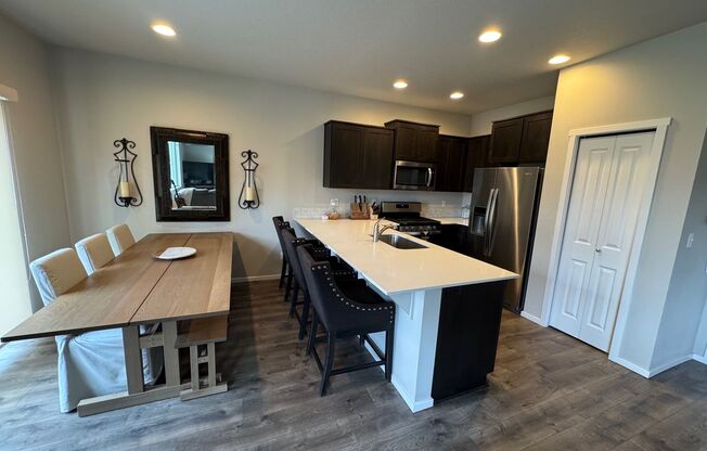 Beautiful 4 Bedroom Home in SE Bend!