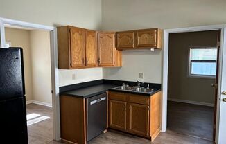 3 beds, 1 bath, $895